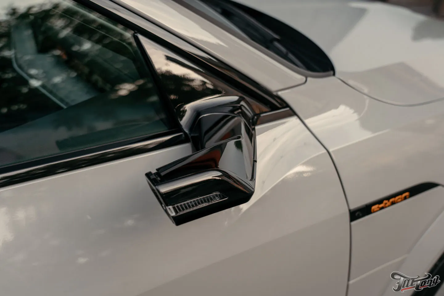 Оклеили Audi e-tron S глянцевым полиуретаном и сделали фирменный Шиномонтаж на вибростенде